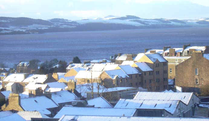 DunD-snow06-view4.jpg (71710 bytes)