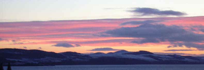 DunD-sunset2.jpg (42401 bytes)