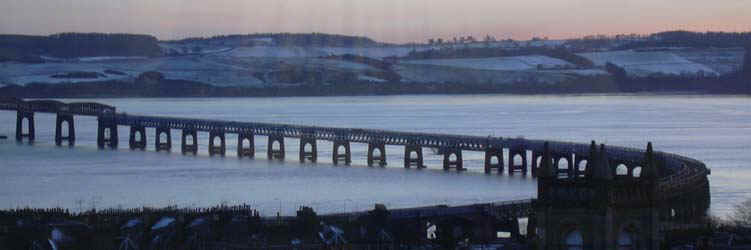 DunD-tay-railway-bridge2.jpg (47247 bytes)