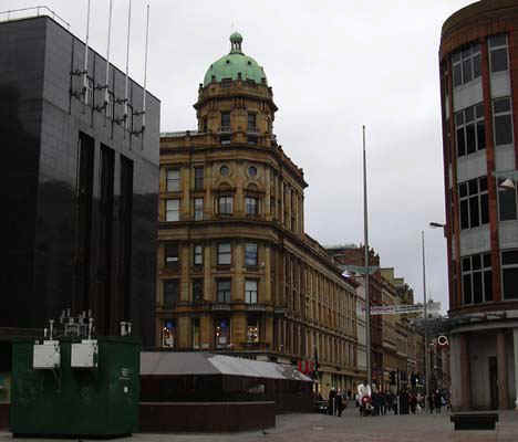 Glasgow07-shops.jpg (60790 bytes)